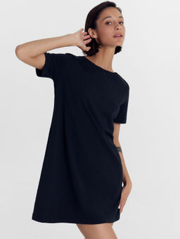 Сорочка ночная женская в черном цвете черный 572346