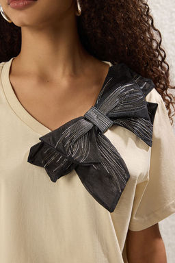 TRENDYOLMILLA Tas Fiyonk Aksesuar Detayl? Oversize/Genis Kal?p Orme T-Shirt TWOSS25TS00044 фото 3