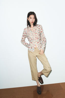 CAMISA ESTAMPADO FLORES VOLANTES / ?nico