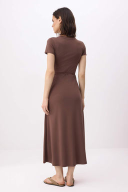 Kahverengi Shift/Duz K?sa Kollu Midi Soft Touch Orme Elbise TWOSS26EL00197 - Trendyolmilla фото 4