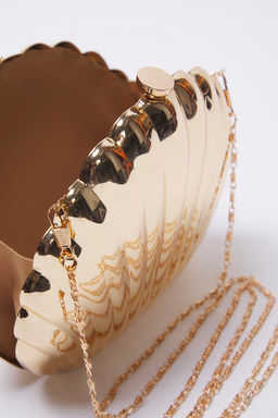 Trendyolmilla Shoes Metalik Alt?n Deniz Kabugu Abiye Kad?n S?k Mini Clutch El Cantas? TAKSS25OC00063