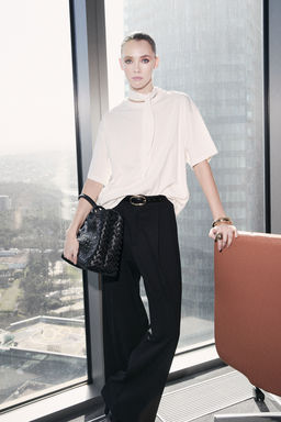 Limited Edition Ekru Oversize Dusuk Kol K?sa Kollu Uzun Tok %100 Pamuk Orme T-Shirt TWOSS26TS00029