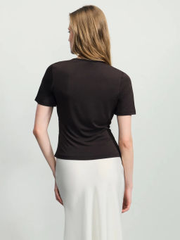 Приталенная футболка из модала / Zarina  фото 6