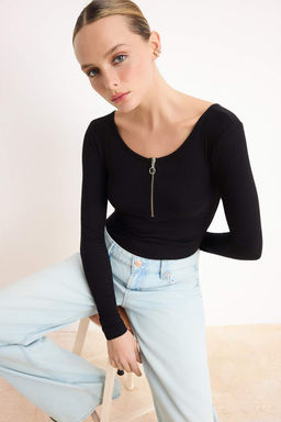 Siyah Vucuda Oturan Havuz Yaka Uzun Kollu Fermuar Fitilli Esnek Orme Body TWOSS26BD00026