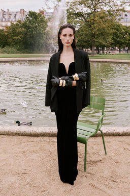 Limited Edition Siyah Kadife Kalp Yaka Maxi Abiye & Mezuniyet Elbisesi TPRAW26AE00006