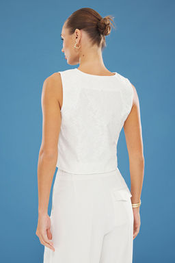 TRENDYOLMILLA Beyaz Fitted V Yaka Dantel Detayl? Crop Dokuma Yelek TWOSS25YE00040 фото 5