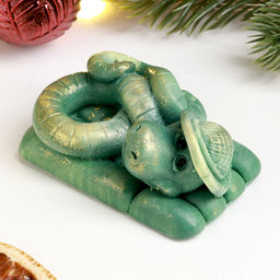 Цена за 2 шт. Фигурное мыло Змея Турист зеленый с позолотой - Мыльные штучки фото 2