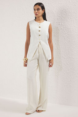 Beyaz Regular Bisiklet Yaka Dugme Detayl? Dokuma Yelek TWOSS25YE00035