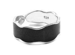 Кольцо модное с эмалью черной, серебристое Радуга камня