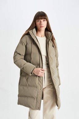 Водоотталкивающая длинная парка-пуховик с капюшоном и карманами на молнии - Defacto фото 3