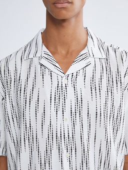 Regular Fit Resort Yaka K?sa Kollu Desenli Erkek G?mlek