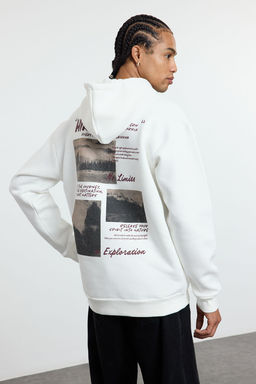 Ekru Oversize/Genis Kesim Kapusonlu S?rt Bask?l? Ici Polar/S?cak Tutan Sweatshirt TMNAW25SW00077