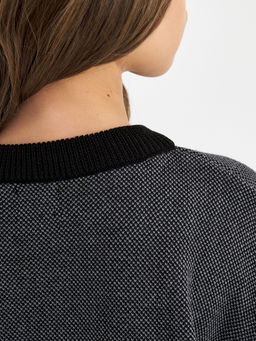 Черный джемпер для мальчика