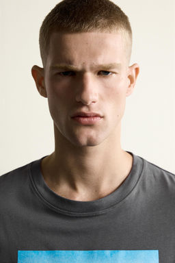 CAMISETA RELAXED FIT GR?FICO R?O / Negro - Zara фото 6