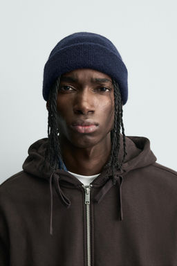 SHORT BRUSHED KNIT BEANIE