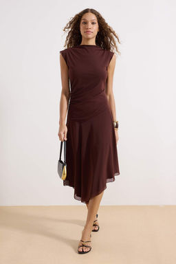 Kahverengi Belden Ac?lan Kay?k Yaka Kolsuz Buzgulu Maxi Tul Orme Elbise TWOSS26EL00028