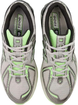 Кроссовки взрослые