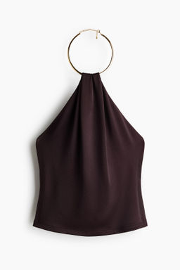 Top halter con detalle met?lico tipo collar