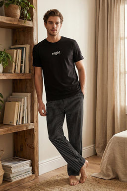 Erkek Siyah Regular Fit Bask_l_ _rme B_y_k Beden Pijama Tak_m_ TMNAW25AI00001