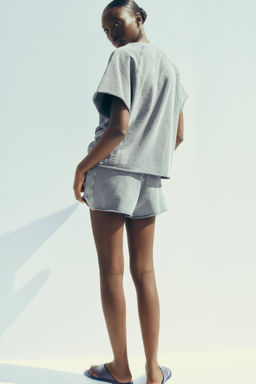 WASHED-EFFECT TEXT PLUSH SWEATSHIRT - Zara фото 18