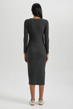 Облегающее платье миди в рубчик с V-образным вырезом и длинными рукавами - Defacto фото 5