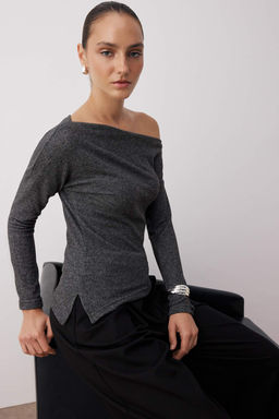 Antrasit Asimetrik Yaka Ac?k Omuzlu Regular/Normal Kal?p Yumos Orme Bluz TWOAW26BZ00032