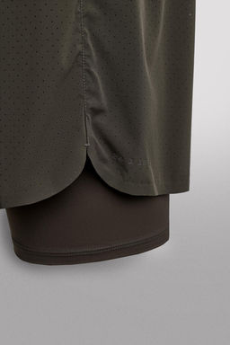 2-IN-1 PERFORATED SHORTS