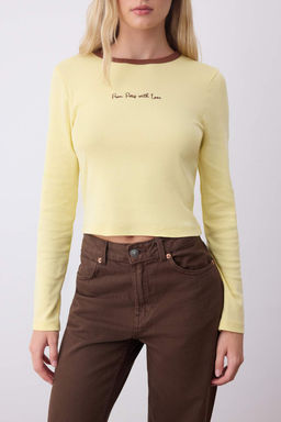 Ac?k Sar? Nak?sl? Fitted/Vucuda Oturan Kontrast Detayl? Orme T-Shirt TWOAW26TS00019 - Trendyolmilla фото 7