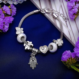 Браслет «Марджери» рука хамса, белый в серебре, L=19 см