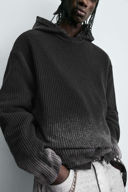 SPRAY EFFECT PRINT SWEATER