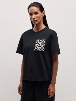 Футболка с декоративным карманом / Zarina  фото 6