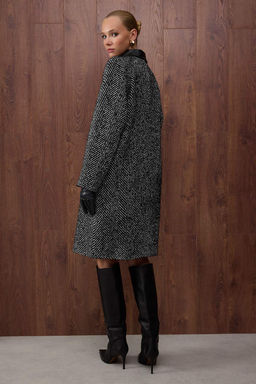 Ozel Koleksiyon Siyah Bal?ks?rt? Yaka Detayl? Mono Kapama Oversize Uzun Kase Kaban TWOAW26KB00043 - Trendyolmilla фото 2