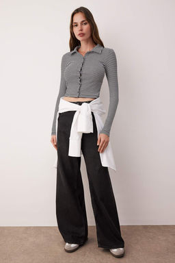 Siyah Cizgili Dugme Detayl? Vucuda Oturan Crop Polo Yaka Fitilli Esnek Orme Bluz TWOAW22BZ0522