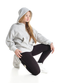 Толстовка зипка оверсайз с капюшоном на молнии 22-8605 серый меланж - Mini maxi фото 11