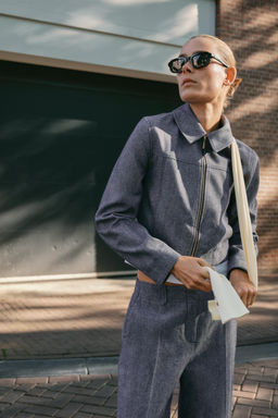 ZIP-UP BLAZER