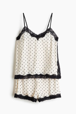 Pijama de sat?n con ribetes de encaje