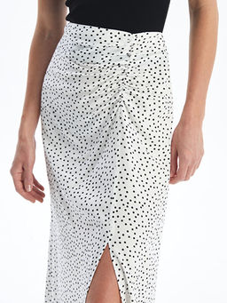 Beli Fermuarl? Puantiyeli Kad?n Etek