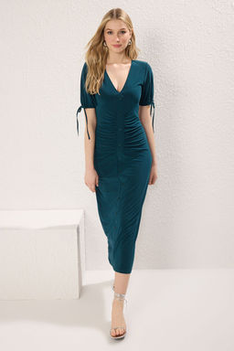 Siyah V Yaka Dugme Detayl? Buzgulu Skater/Belden Ac?lan Esnek Midi Orme Elbise TWOSS25EL00538 - Trendyolmilla фото 5