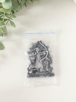 Магнит "Охотник с луком (барельеф)" 8 см