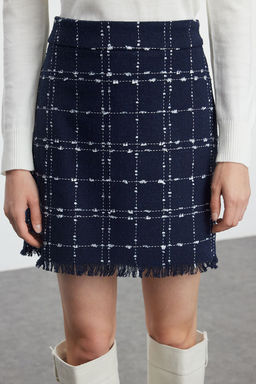 TRENDYOLMILLA Siyah Tuvit Kumas Etek Ucu Puskul DEtayl? Kalem Duz Kesim Mini Boy Dokuma Etek TWOAW21ET0026 фото 3