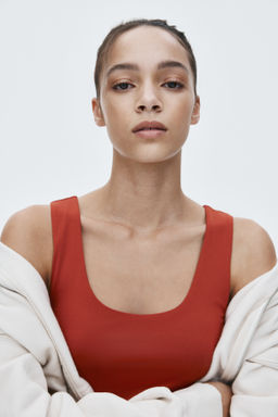 Top sin mangas en microfibra - H&m фото 7