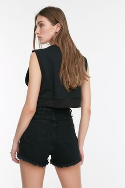 TRENDYOLMILLA Siyah Y?rt?kl? Mini Denim Sort TWOSS22SR0566