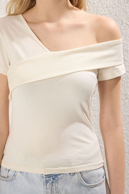 Trendyolmilla Kahverengi Asimetrik Yaka Fitted/Vucuda Oturan Orme Bluz TWOSS25BZ00381  фото 11