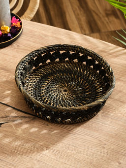 Корзинка плетёная из ротанга, 22×22×6 см