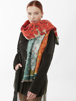 в составе ШЕРСТЬ и КАШЕМИР  Большой, мягкий, теплый двусторонний палантин с принтом. - Tantino фото 10