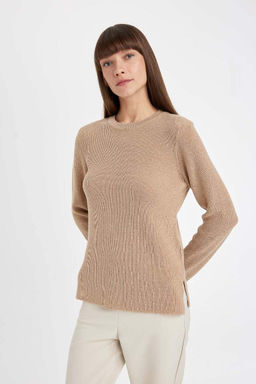 Женский свитер-туника из блестящей ткани обычного кроя с круглым вырезом