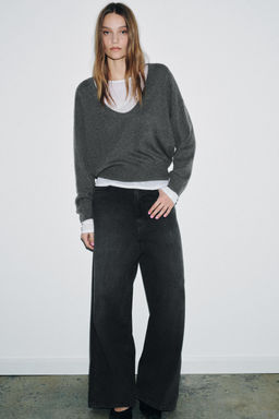 JERSEY PUNTO ESCOTE PRONUNCIADO / Gris