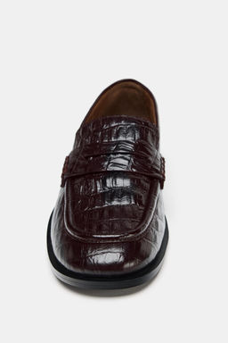 EMBOSSED LEATHER LOAFERS - Zara фото 3