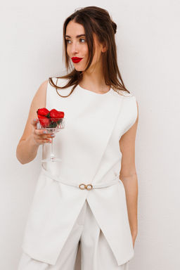 Жилет NIKVA н543-1 молоко