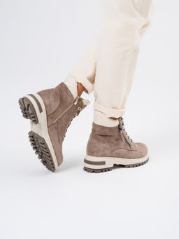 Ботинки 261.uno9br.Капучино замша+бежевый/мех